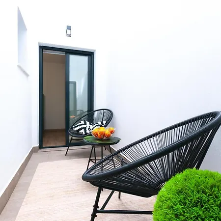 Premium Claudia By Aparters Apartment *