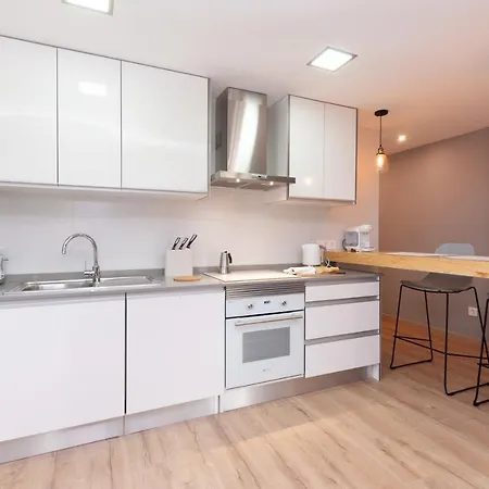 Premium Claudia By Aparters Apartment