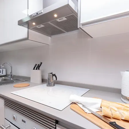 Premium Claudia By Aparters Apartment *